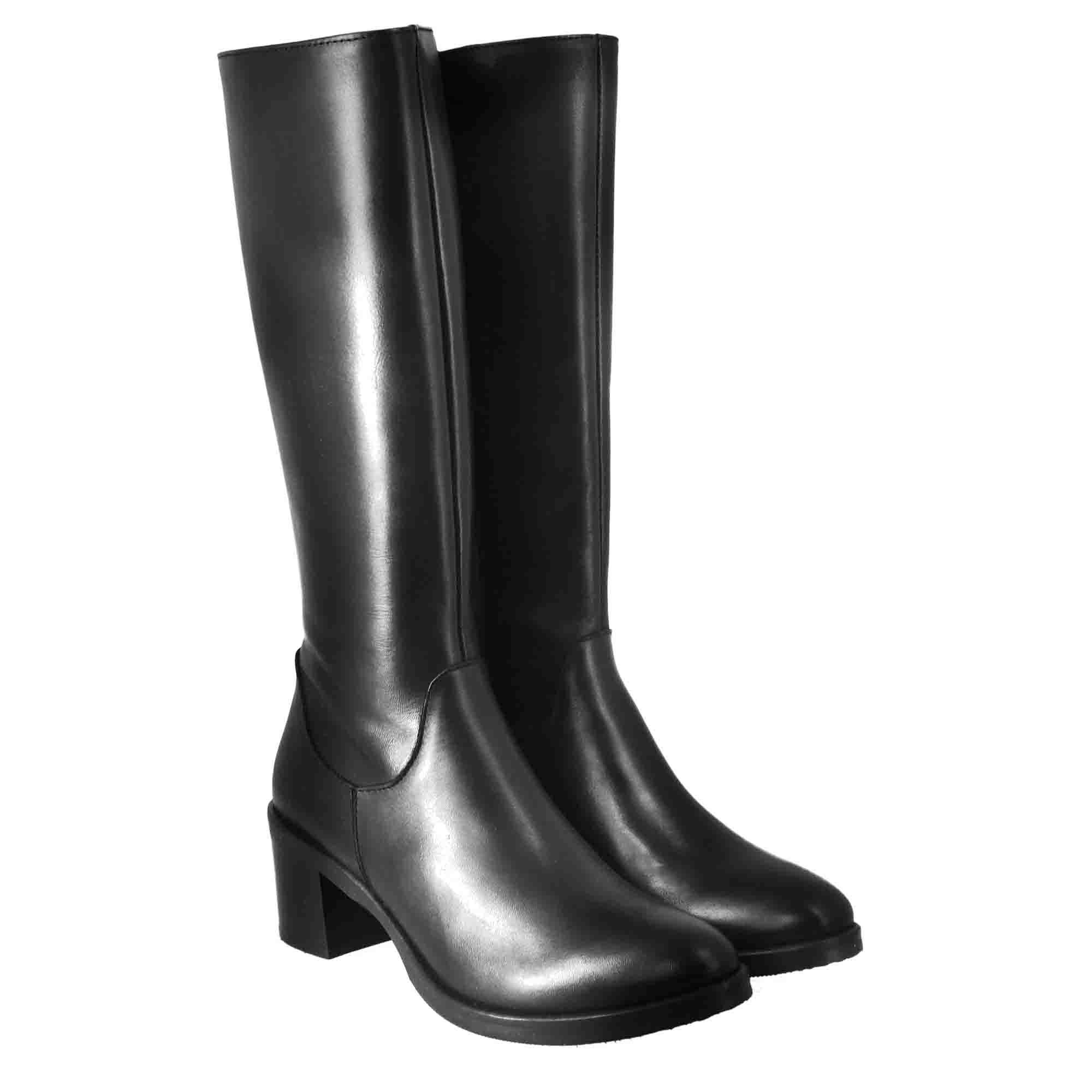 Stivali al ginocchio da donna liscio con tacco medio in pelle nero - Image 7