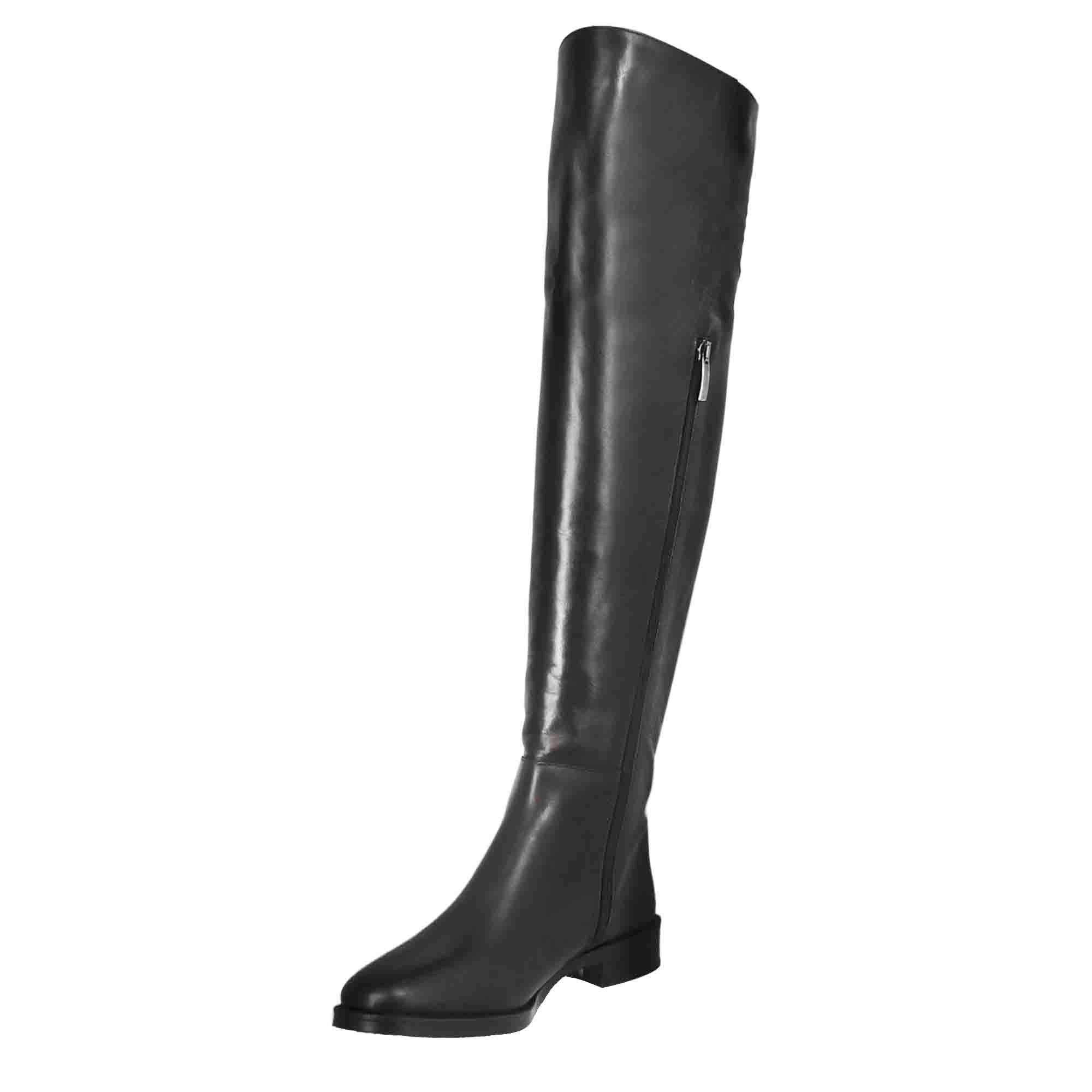 Stivali sopra al ginocchio da donna liscio con tacco basso in pelle colore nero - Image 4